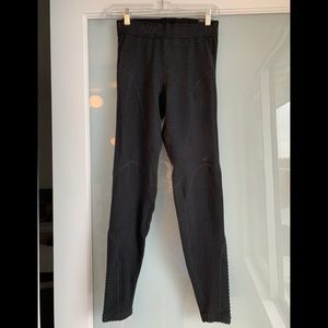 Nike Women’s Hyperwarm tight size Small